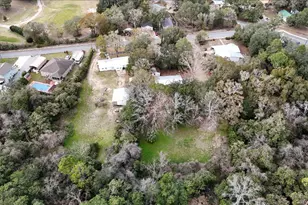 215 Davis Dr, Niceville, FL 32578 - Photo 5