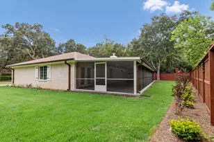 343 Oaklake Ln, Niceville, FL 32578 - Photo 3