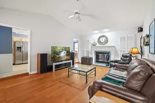 108 Long Pointe Dr, Mary Esther, FL 32569 - Photo 5