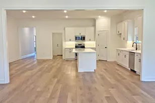 2731 Louis Cir, Crestview, FL 32536 - Photo 7