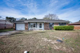 827 Boulevard De L'Orleans, Mary Esther, FL 32569 - Photo 1