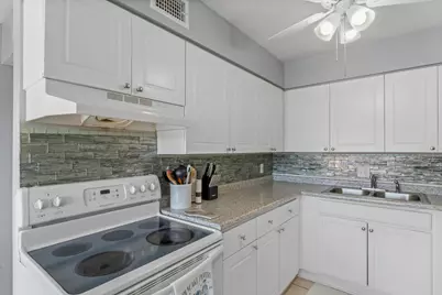 210 Pelham Road #UNIT 220A, Fort Walton Beach, FL 32547 - Photo 11
