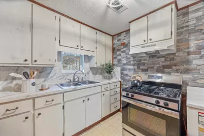 894 E Williams Avenue, Crestview, FL 32539 - Photo 5