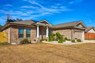2 W Casa Loma Dr, Mary Esther, FL 32569 - Photo 1