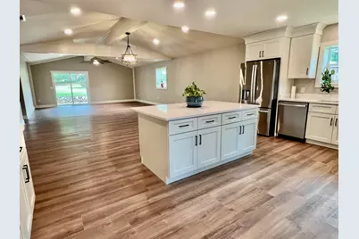 16 N 1st Street, Defuniak Springs, FL 32433 - Photo 3