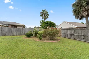 9722 Misty Meadow Ln, Navarre, FL 32566 - Photo 5