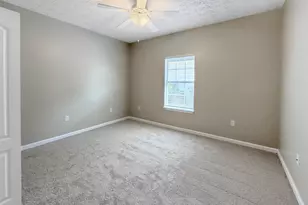 2490 S Lakeview Dr, Crestview, FL 32536 - Photo 9