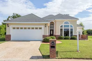 46 Bayshore Dr, Pensacola, FL 32507 - Photo 1