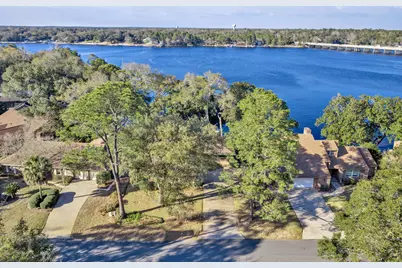 630 Sailboat Drive, Niceville, FL 32578 - Photo 3