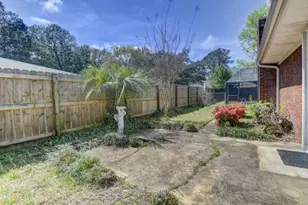 613 NE Cambridge Ave, Fort Walton Beach, FL 32547 - Photo 41