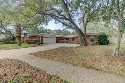 613 NE Cambridge Avenue, Fort Walton Beach, FL 32547 - Photo 1