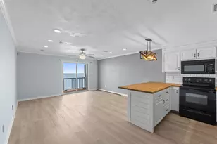 5539 Soundside Dr, Gulf Breeze, FL 32563 - Photo 1