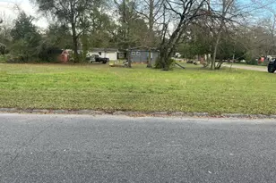 297 McClelland St, Crestview, FL 32536 - Photo 1