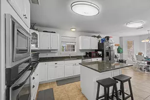 1004 Sandra Dr, Mary Esther, FL 32569 - Photo 9