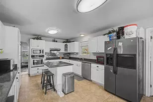 1004 Sandra Dr, Mary Esther, FL 32569 - Photo 7