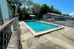 201 E College Blvd, Niceville, FL 32578 - Photo 9