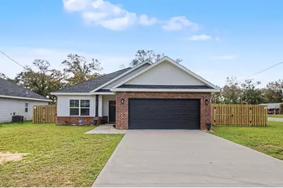 197 W 1st Avenue, Crestview, FL 32536 - Photo 1