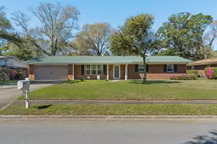 653 NE Golf Course Dr, Fort Walton Beach, FL 32547 - Photo 1