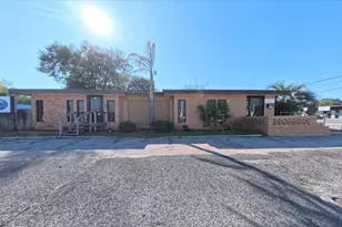 58 Beal Pkwy, Fort Walton Beach, FL 32548 - Photo 1