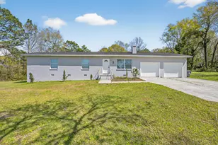 374 Pinewood Dr, Defuniak Springs, FL 32433 - Photo 1