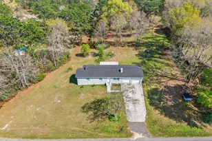 374 Pinewood Dr, Defuniak Springs, FL 32433 - Photo 9