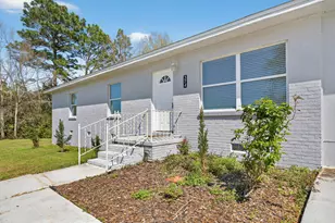 374 Pinewood Dr, Defuniak Springs, FL 32433 - Photo 3
