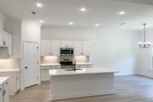 2732 Louis Cir, Crestview, FL 32536 - Photo 3