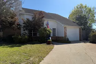 422 NW Canterbury Ct, Fort Walton Beach, FL 32548 - Photo 1