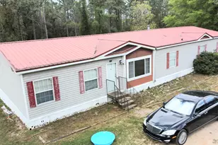 511 Howlin Rd, Defuniak Springs, FL 32433 - Photo 1