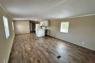 1370 Suzanne Cir, Holt, FL 32564 - Photo 3