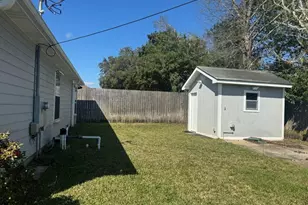 451 W Park Dr, Mary Esther, FL 32569 - Photo 3