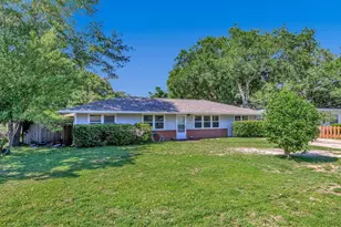 17 NW Highland Dr, Fort Walton Beach, FL 32548 - Photo 3
