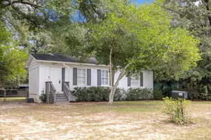 324 Dixie St, Crestview, FL 32536 - Photo 1