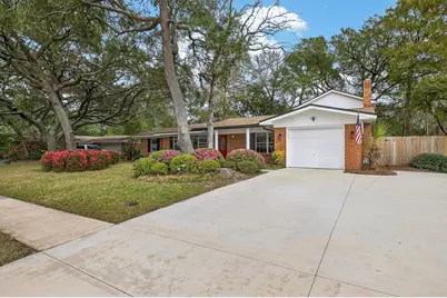 606 NE Merioneth Drive, Fort Walton Beach, FL 32547 - Photo 1