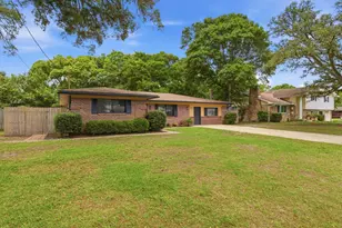 215 NW Sotir St, Fort Walton Beach, FL 32548 - Photo 1