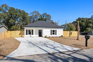 511 Woodruff, Crestview, FL 32536 - Photo 1