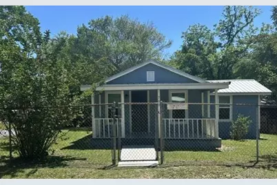 709 S 11th Street, Defuniak Springs, FL 32435 - Photo 1