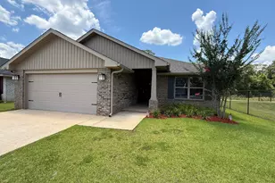 102 Ridgeway Cir, Crestview, FL 32536 - Photo 1