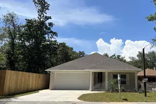 498 Robert Ave, Niceville, FL 32578 - Photo 1