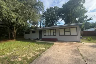 143 Edwards Cir, Valparaiso, FL 32580 - Photo 1