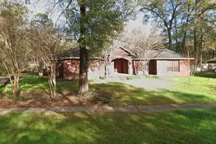 5843 Hunting Meadows Dr, Crestview, FL 32536 - Photo 1