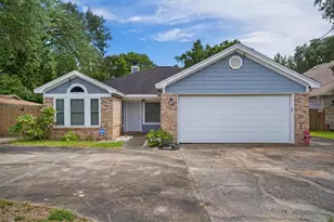 318 Pelham Rd, Fort Walton Beach, FL 32547 - Photo 1