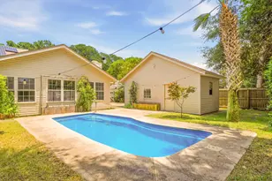 1737 Bayshore Dr, Niceville, FL 32578 - Photo 1