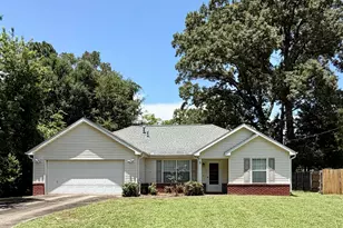 355 Adams Dr, Crestview, FL 32536 - Photo 1