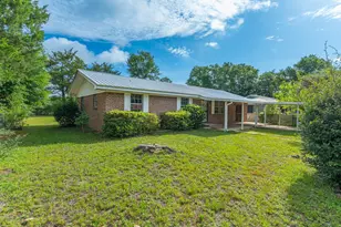 421 Quebec Ave, Defuniak Springs, FL 32433 - Photo 1