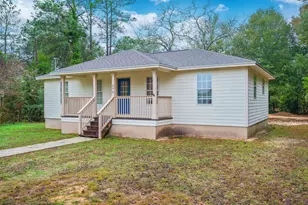 456 Kings Lake Blvd, Defuniak Springs, FL 32433 - Photo 1