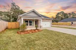 1915 Redwood Ave, Niceville, FL 32578 - Photo 1