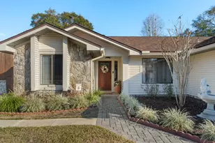 232 Yellow Pine Ct, Niceville, FL 32578 - Photo 1