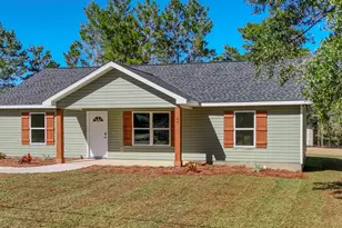 84 W Oleander Ave, Defuniak Springs, FL 32433 - Photo 1