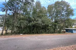 327 E Railroad Ave, Crestview, FL 32539 - Photo 1